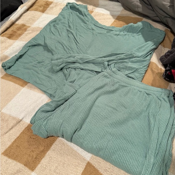 Green matching cropped set - Picture 1 of 2